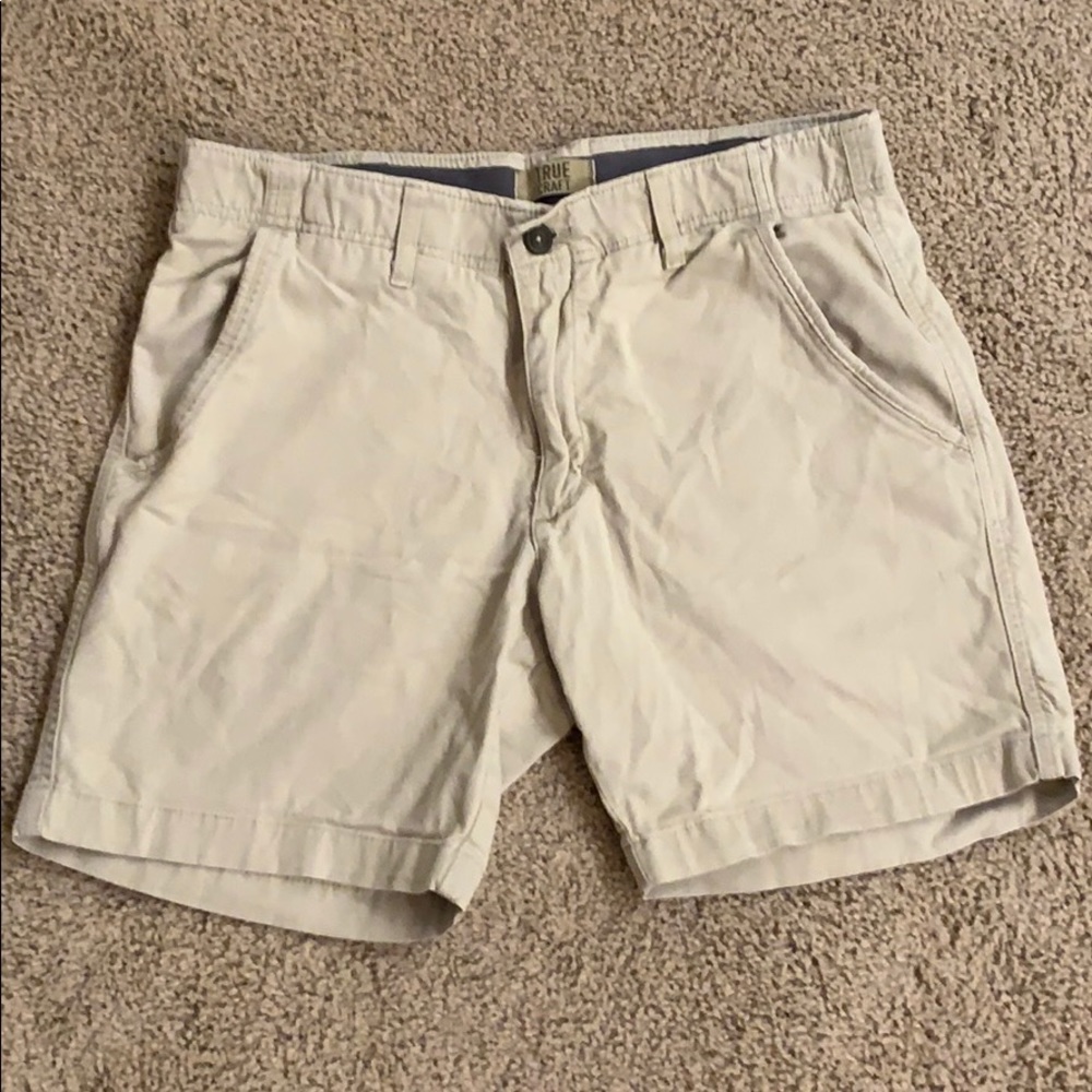 Kohl’s khaki shorts